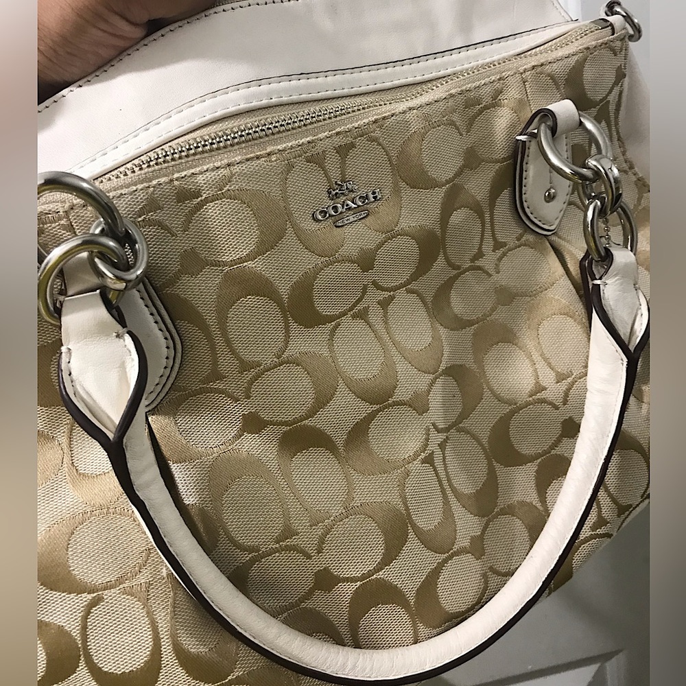 Selling A nice luxurious white and tan coach bag.